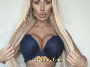 Sydney_foxx